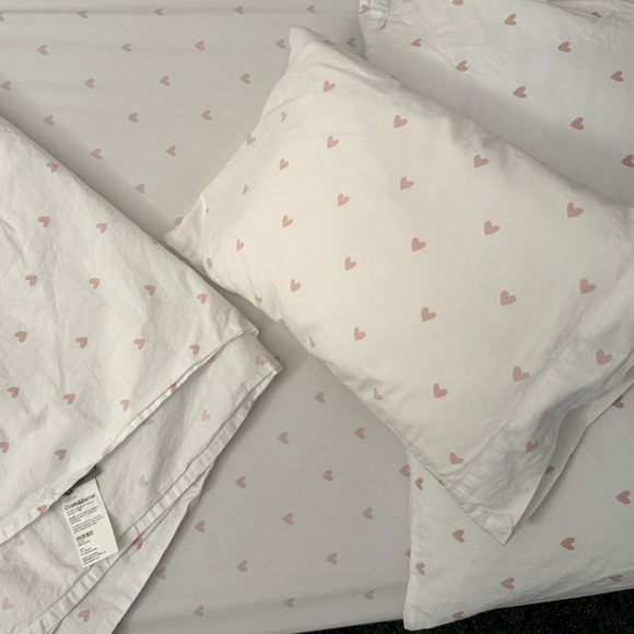 Crate & Kids Pattern Play Heart Crib / Toddler sheet set - Picture 3 of 5